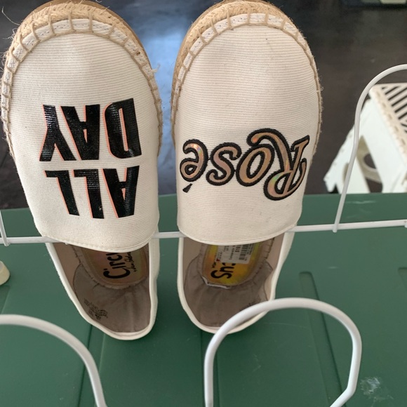 Flats - Picture 3 of 5